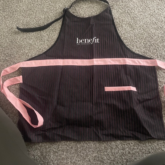 Benefit Cosmetics - Staff item. Brow bar apron with pocket - Picture 2 of 3